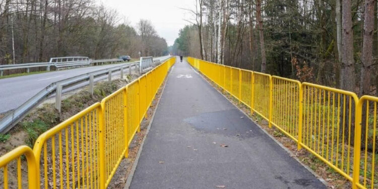 Dąbrówka, Kurzyna: Mieszkańcy doczekali się ścieżki pieszo-rowerowej