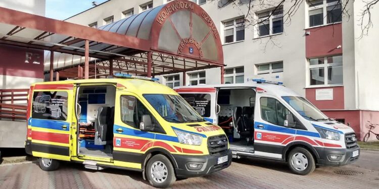 Tarnobrzeg: Karetki transportowe z nowoczesnym wyposażeniem trafiły do wojewódzkiego szpitala