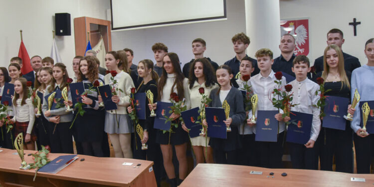 Stalowa Wola: Miasto nagrodziło trenerów i sportowców za osiągnięcia sportowe