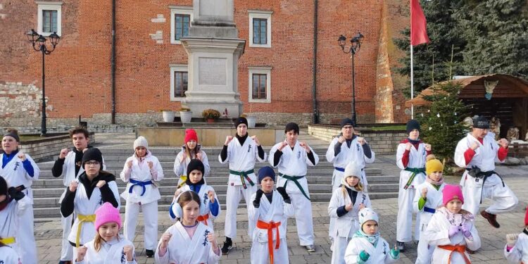Sandomierz: Noworoczny trening w Sandomierskim Klubie Karate Andrzej Orłowski (FOTO)