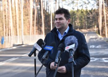 Stalowa Wola: Na konferencji o tym, jak nowa droga przyciąga inwestorów i o problemach z budową dróg na strefie