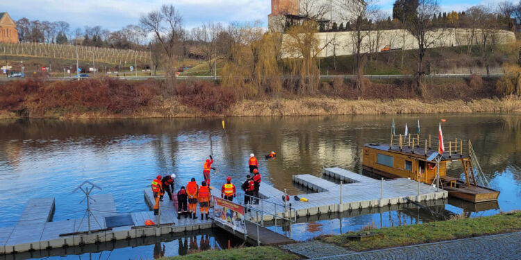Sandomierz: Doskonalenie strażaków OSP  w zakresie ratownictwa wodnego