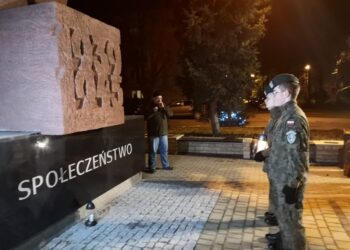 Tarnobrzeg. Przyjdź, i zapal święczkę Jędrusiowi