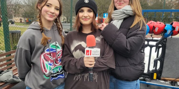 Sandomierz: Sztuczne lodowisko czeka na chętnych.