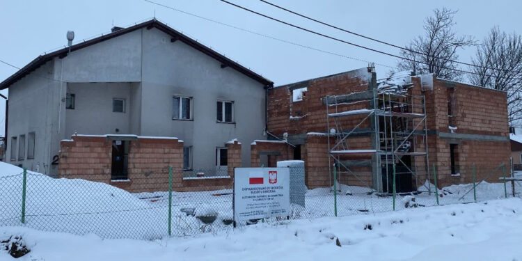 Stalowa Wola: Trwa rozbudowa schroniska dla osób bezdomnych – w czerwcu kolejny etap