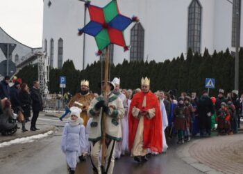 Dębica: Dębica oddała pokłon wraz  Mędrcami…