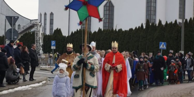 Dębica: Dębica oddała pokłon wraz  Mędrcami…