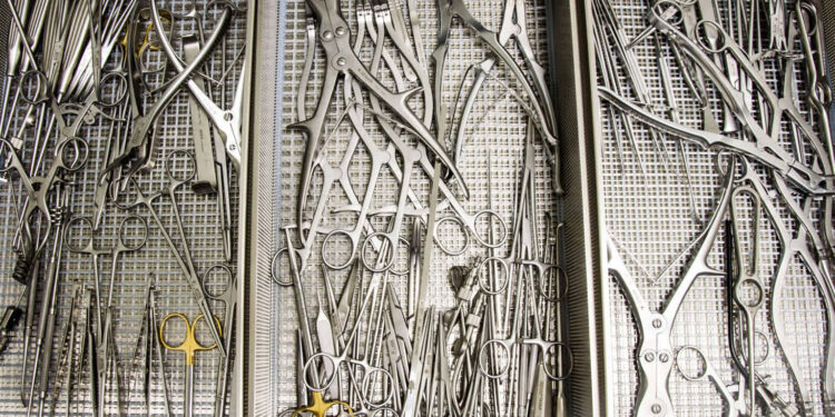 Stalowa Wola: Ze szpitala skradziono narzędzia chirurgiczne – policja szuka sprawcy