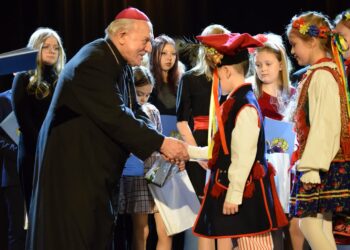 Sandomierz: Czterystu młodych wokalistów śpiewem oddało cześć Nowonarodzonemu Jezusowi