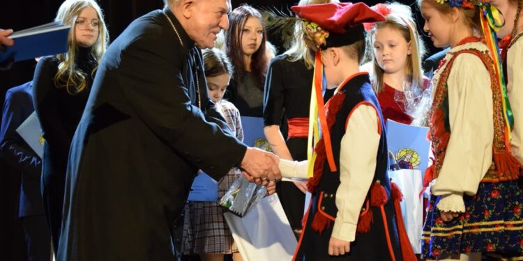 Sandomierz: Czterystu młodych wokalistów śpiewem oddało cześć Nowonarodzonemu Jezusowi