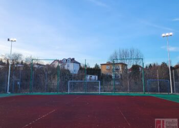 Sandomierz. Na boisku przy szkołach katolickich zagrasz także po zmroku