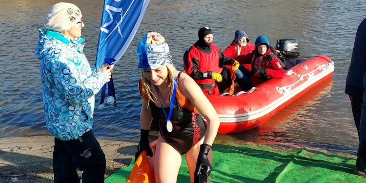 Sandomierz: Przepłyną Wisłę wpław