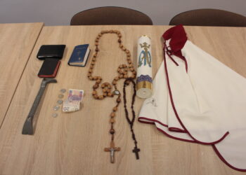 Tarnobrzeg: Przyszedł do spowiedzi, ukradł różańce, pelerynę, świecę i czajnik. Skarbonki się nie udało…