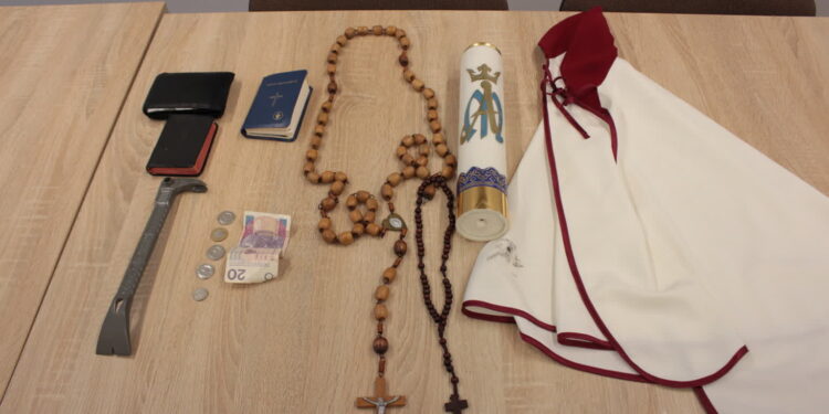 Tarnobrzeg: Przyszedł do spowiedzi, ukradł różańce, pelerynę, świecę i czajnik. Skarbonki się nie udało…