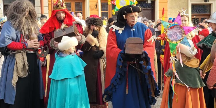 Sandomierz: Tłumy oddały cześć Jezusowi Chrystusowi w Orszaku Trzech Króli (FOTO)