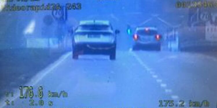 Tarnobrzeg: 47-latka pędziła 176 km/h w miejscu, gdzie limit wynosił 100 km/h. Zapłaci słono…
