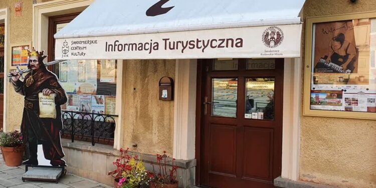Sandomierz: Centrum Informacji Turystycznej otrzymało Certyfikat Polskiego Systemu Informacji Turystycznej