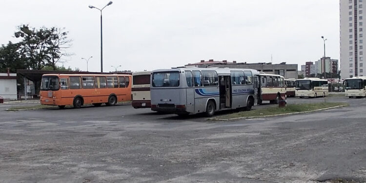Stalowa Wola: Dworzec autobusowy pod wiaduktem, czy przy cmentarzu?