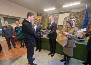 Sandomierz: Mundury dla młodych branżowców (FOTO)