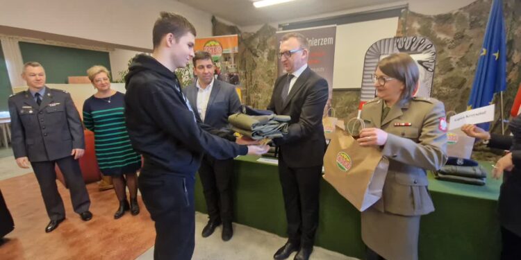 Sandomierz: Mundury dla młodych branżowców (FOTO)