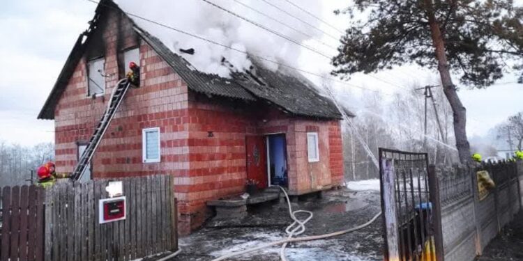 Dacharzów: Pożar domu. Jedna osoba nie żyje