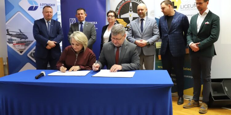 Mielec: Kolejny podmiot wsparł utworzenie w V LO Klasy Lotniczej