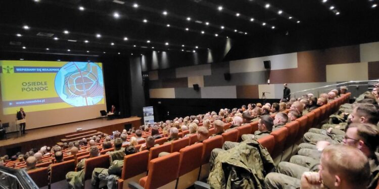 Nowa Dęba. Rozmawiali o korzyściach dla regionu z rozwoju garnizonu