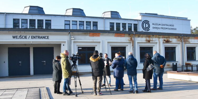 Stalowa Wola: Wadliwy dach na Muzeum COP wymaga wymiany – Muzeum walczy o naprawę gwarancyjną