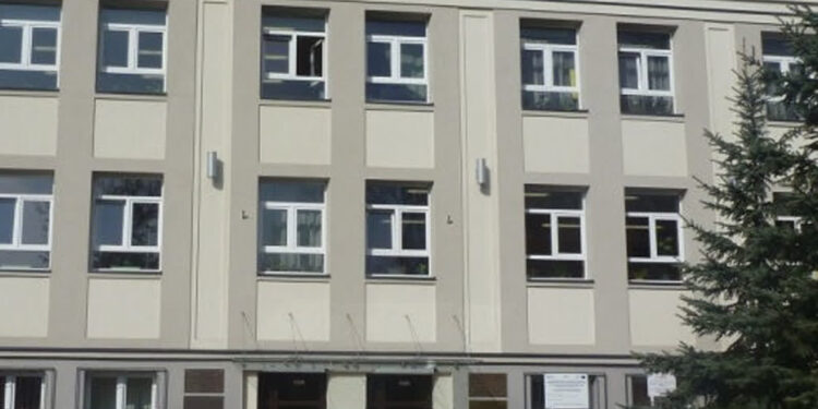 Stalowa Wola: Są chętni na budowę windy w Liceum na Staszica