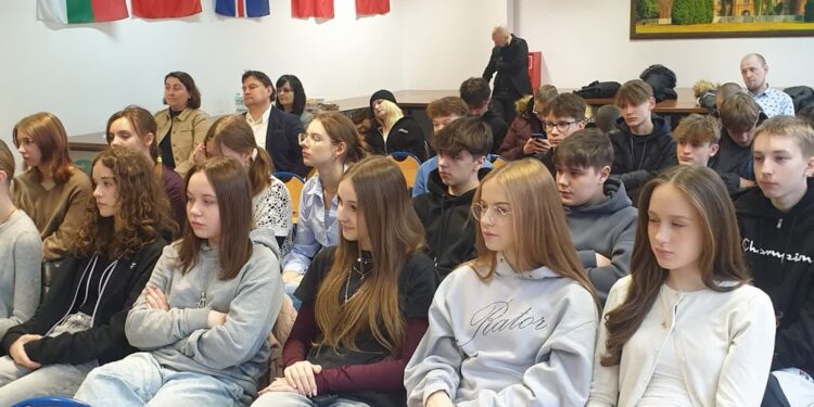 Tarnobrzeg: „Widoczni w mroku”. Kampania hufców pracy