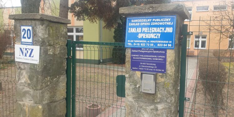 Tarnobrzeg: Kilkadziesiąt osób w kolejce na przyjęcie do zakładu pielęgnacyjno-opiekuńczego