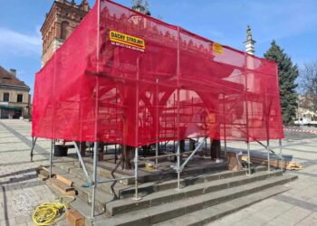 Sandomierz: Rozpoczął się remont studni w sercu miasta