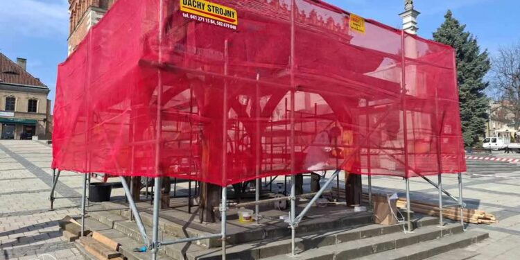 Sandomierz: Rozpoczął się remont studni w sercu miasta