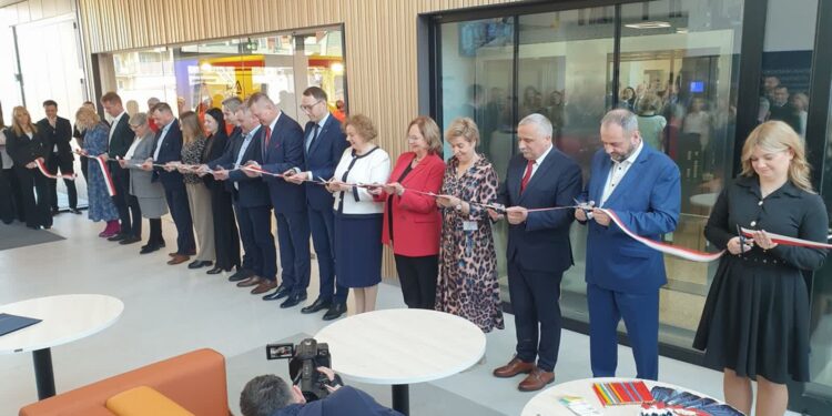 Tarnobrzeg: Nowy gmach Państwowej Akademii Nauk Stosowanych już otwarty