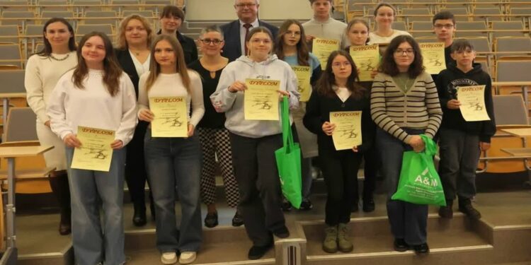 Tarnobrzeg: Apollińskie muzy przydybały Hortensje i Jędrzeja. XIV Miejskie Dyktando dla Dzieci i Młodzieży