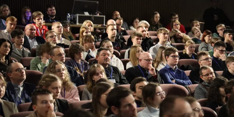 Sandomierz: Młodzi pasjonaci teologii rywalizują o tytuł laureata