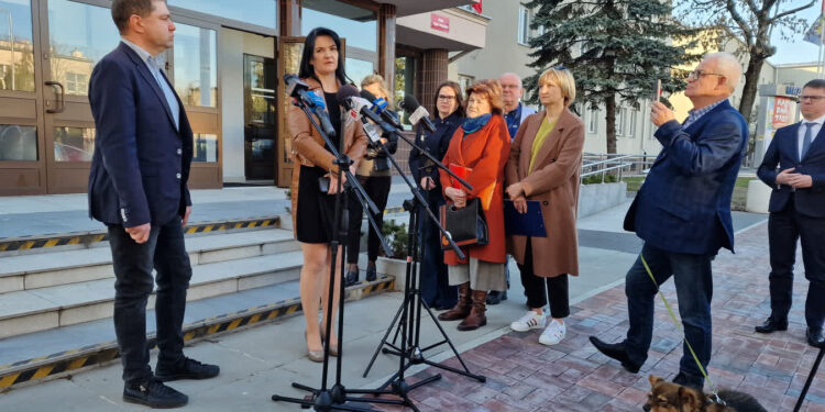 Stalowa Wola: Czy miasto przywróci do pracy dwie zwolnione działaczki związkowe? – spotkanie w tej sprawie wywołało emocje