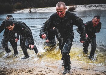 Tokarnia: Rekordzista Guinnessa szkolił żonierzy z hipotermii
