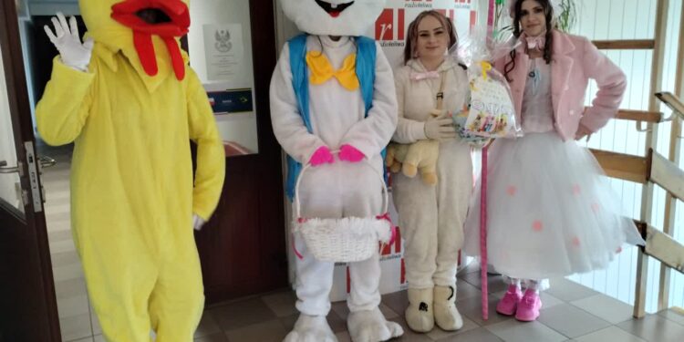 Tarnobrzeg: Brygada Bajkowych Animatorów przynosi uśmiechy w pierwszy dzień wiosny