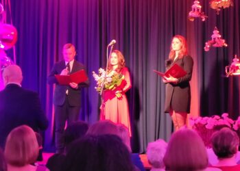 Łoniów:  Po płatkach róż na muzyczną ucztę (FOTO)