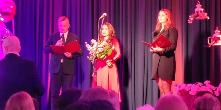 Łoniów:  Po płatkach róż na muzyczną ucztę (FOTO)