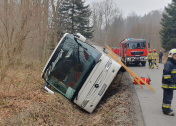 Podkarpacie: Wypadek autokaru turytycznego.  Kilkanaście osób poszkodowanych