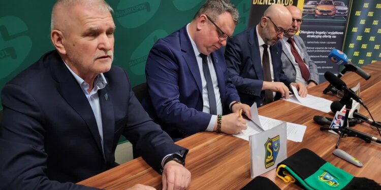 Sport. Piłka nożna. Zakłady Chemiczne Siarkopol będą sponsorować Siarkę Tarnobrzeg