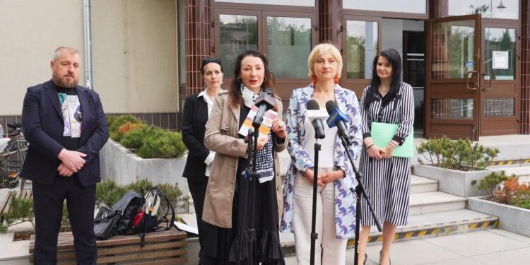 Stalowa Wola: Ruszył program dla osób zwolnionych i zagrożonych utratą pracy