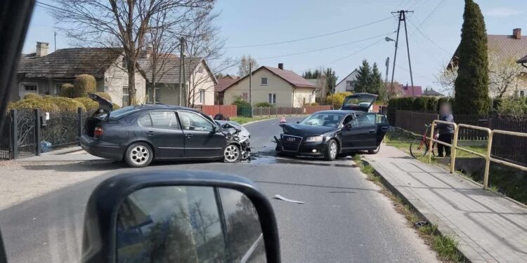 Baranów Sandomierski. Zderzenie dwóch osobówek w Woli Baranowskiej