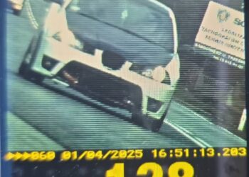 Koprzywnica: Pirat drogowy – recydywista pędził przez miasto niesprawnym samochodem