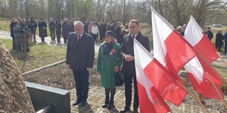 Tarnobrzeg: Uczcili rocznice zbrodni katyńskiej i katastrofy smoleńskiej