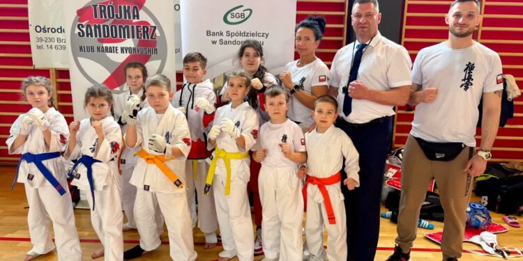 Sandomierz: Dobra passa Klubu Karate „Trójka” Sandomierz na XVI Otwartym Turnieju Karate Kyokushin w Brzostku