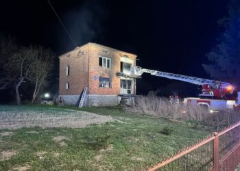 Sandomierz: Pożar pustostanu. Znaleziono zwęglone zwłoki.