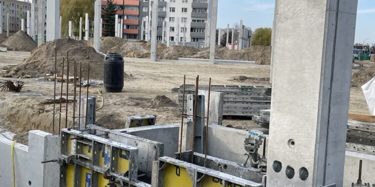 Tarnobrzeg: W centrum miasta trwa budowa pasażu handlowego [ZDJĘCIA]